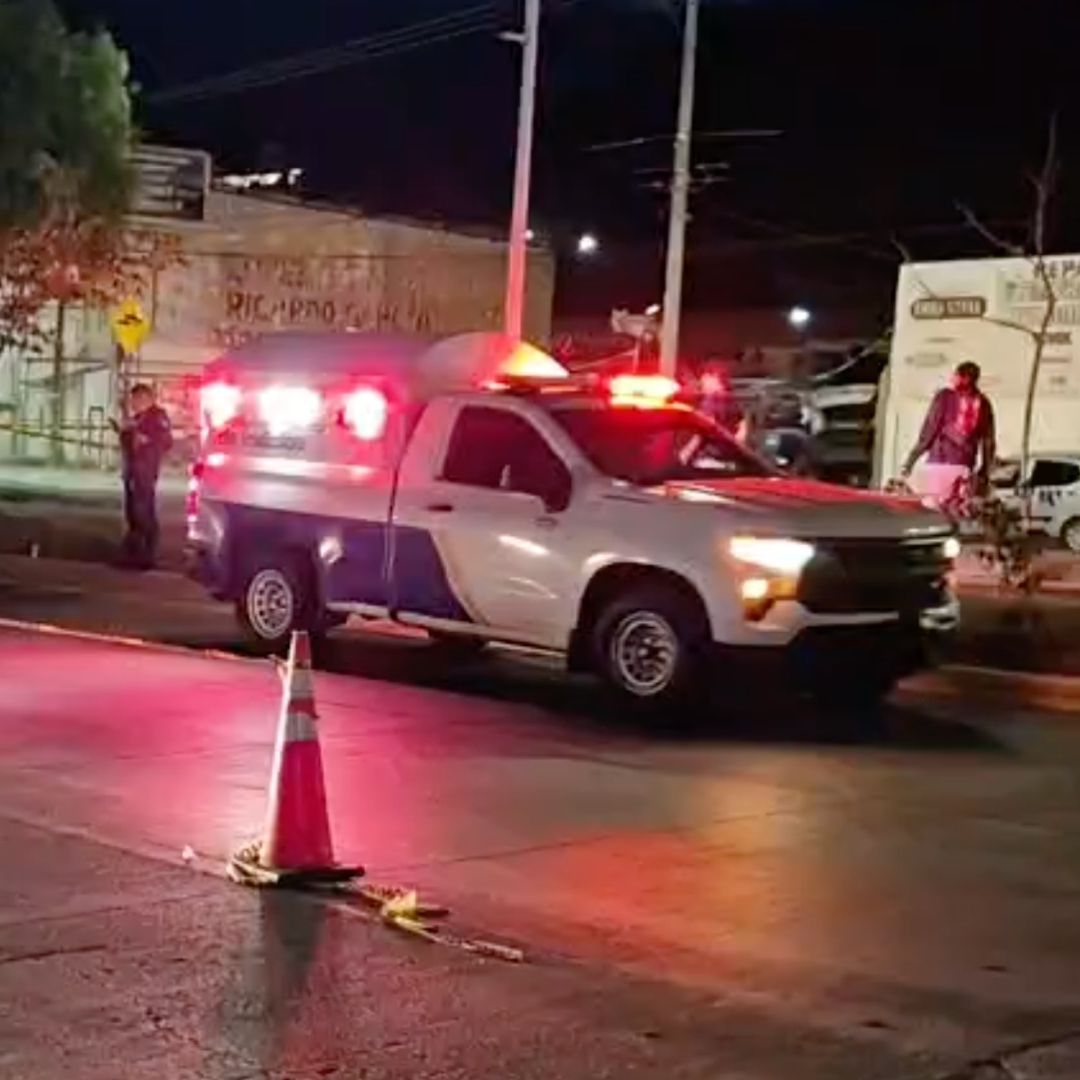Motociclista Muere Tras Chocar y Ser Atropellado por un Tráiler en León, Guanajuato.